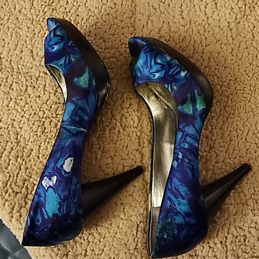 Pumps - Picture 2 of 4